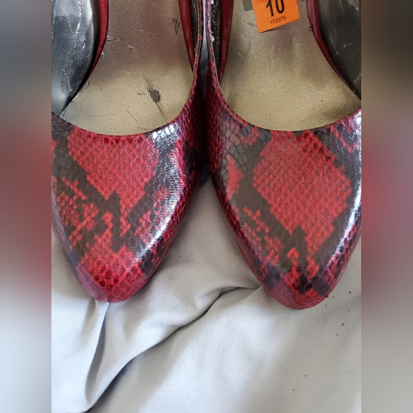NWT Size 10 Gorgeous Nine West Snakeskin Pumps - black & red "Rocha" - Picture 6 of 7